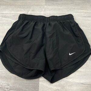 NIKE TEMPO DRI-FIT SHORT